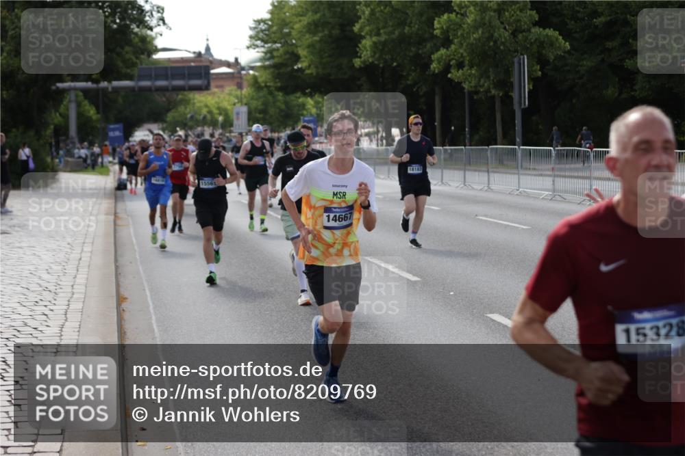 29.06.2025 - hella hamburg halbmarathon Jannik Wohlers http://msf.ph/oto/8209769 29.06.2025 09:48:59 Lombardsbrücke 2745, 2750, 2849, 2980, 3014, 3116, 4148, 4766, 5050, 5648, 5889, 6149, 6771, 7035, 7109, 8358, 10369, 11952, 12098, 13158, 13190, 13900, 14311, 14359, 14667, 14905, 15328, 15410, 15561, 15991, 16816, 17097, 17722, 17792, 18156, 18183, 18188, 18193 meine-sportfotos.de