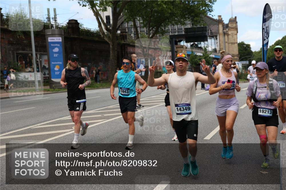 29.06.2025 - hella hamburg halbmarathon Yannick Fuchs http://msf.ph/oto/8209832 29.06.2025 11:23:06 20KM 1775, 1890, 2342, 3029, 3050, 3600, 3601, 4378, 5406, 5437, 5658, 5941, 6787, 7267, 7387, 7820, 8687, 8688, 9780, 10826, 11178, 11245, 12302, 12326, 12505, 12758, 13045, 13464, 13842, 14349, 14536, 14610, 14611, 14649, 14657, 15589, 16659, 17560, 17696, 18109, 18672, 19156, 19213 meine-sportfotos.de