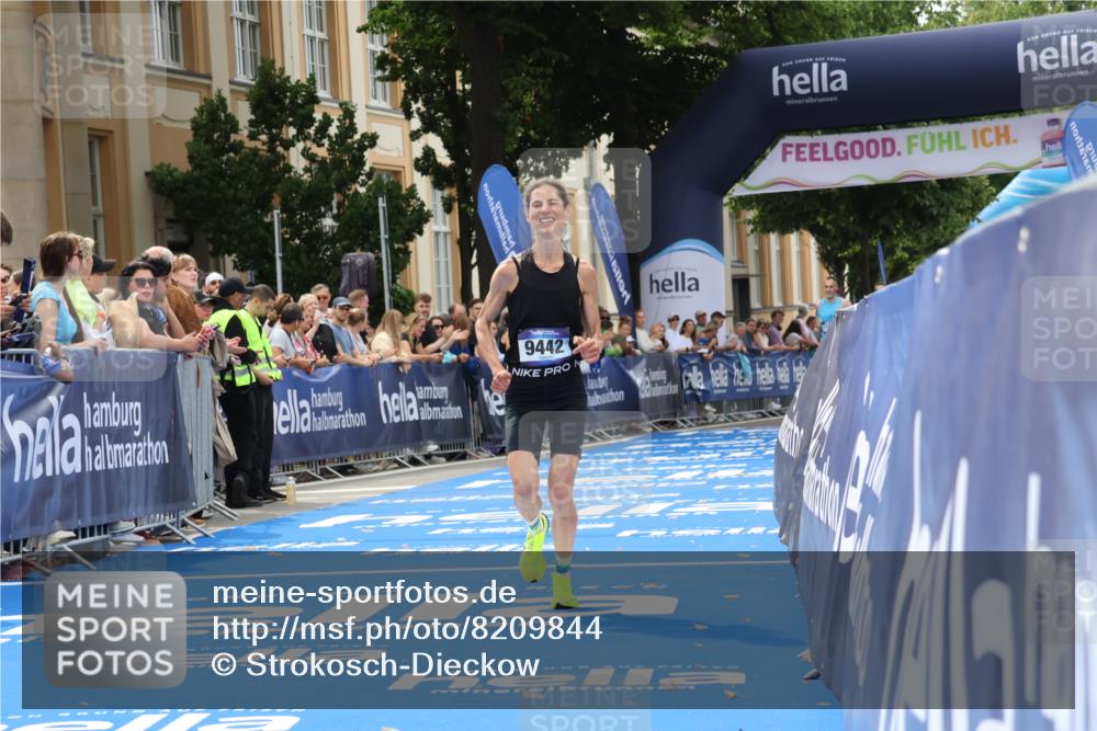 29.06.2025 - hella hamburg halbmarathon Strokosch-Dieckow http://msf.ph/oto/8209844 29.06.2025 10:21:35 Ziel 6559, 9442, 11965, 17856 meine-sportfotos.de