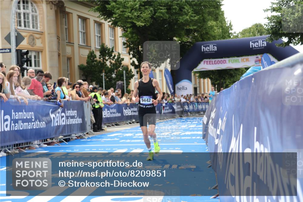 29.06.2025 - hella hamburg halbmarathon Strokosch-Dieckow http://msf.ph/oto/8209851 29.06.2025 10:21:35 Ziel 6559, 9442, 11965, 17856 meine-sportfotos.de