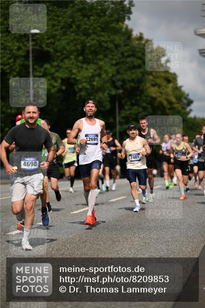 29.06.2025 - hella hamburg halbmarathon Dr. Thomas Lammeyer http://msf.ph/oto/8209853 29.06.2025 09:48:49 Kennedybrücke 57, 1990, 2689, 4050, 4129, 4679, 4698, 4749, 5187, 5328, 5826, 6358, 7481, 7723, 8190, 8883, 9634, 10017, 10876, 11120, 11413 meine-sportfotos.de