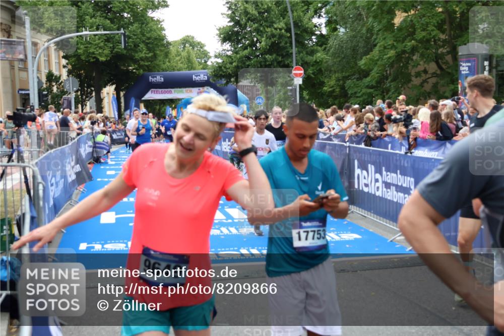 29.06.2025 - hella hamburg halbmarathon Zöllner http://msf.ph/oto/8209866 29.06.2025 10:49:55 Ziel 2540, 4017, 5460, 8454, 8455, 9126, 9200, 9491, 9597, 11975, 12527, 12733, 13463, 16732, 16800, 16887, 19109, 19122 meine-sportfotos.de