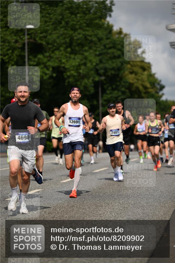 29.06.2025 - hella hamburg halbmarathon Dr. Thomas Lammeyer http://msf.ph/oto/8209902 29.06.2025 09:48:49 Kennedybrücke 57, 1990, 2689, 4050, 4129, 4679, 4698, 4749, 5187, 5328, 5826, 6358, 7481, 7723, 8190, 8883, 9634, 10017, 10876, 11120, 11413 meine-sportfotos.de