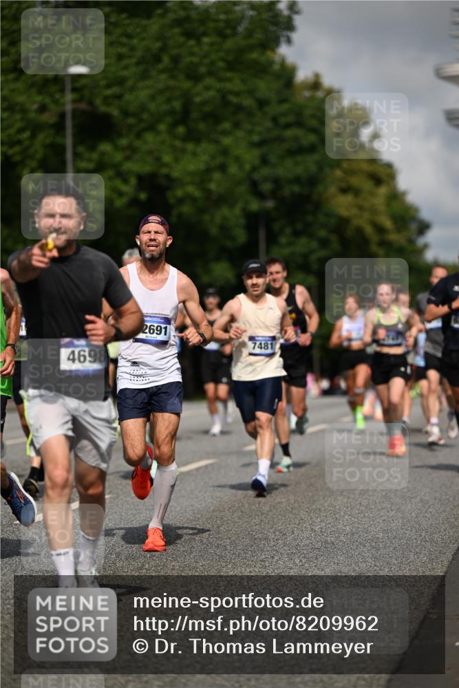 29.06.2025 - hella hamburg halbmarathon Dr. Thomas Lammeyer http://msf.ph/oto/8209962 29.06.2025 09:48:50 Kennedybrücke 57, 1686, 1707, 1990, 2689, 4050, 4129, 4679, 4698, 4749, 5187, 5826, 6358, 7481, 7723, 7880, 7965, 8190, 8883, 9634, 10017, 10876, 11120, 11413 meine-sportfotos.de