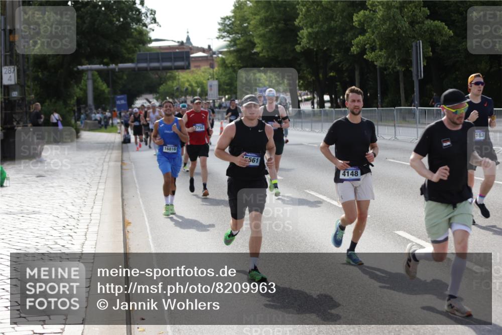 29.06.2025 - hella hamburg halbmarathon Jannik Wohlers http://msf.ph/oto/8209963 29.06.2025 09:49:00 Lombardsbrücke 2745, 2750, 2849, 2980, 3014, 3116, 4148, 4766, 5050, 5648, 5889, 6149, 6771, 7035, 7109, 11952, 12098, 13158, 13900, 14311, 14359, 14629, 14667, 14905, 15328, 15410, 15561, 15991, 16816, 17097, 17182, 17722, 18156, 18183, 18188, 18193 meine-sportfotos.de