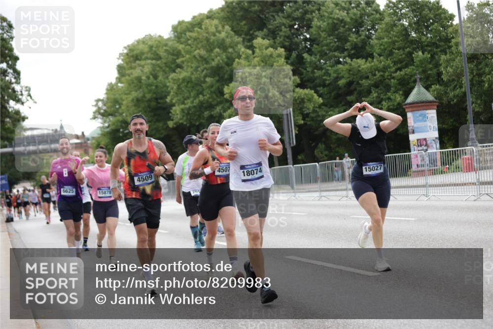 29.06.2025 - hella hamburg halbmarathon Jannik Wohlers http://msf.ph/oto/8209983 29.06.2025 10:26:21 Lombardsbrücke 1973, 2045, 2643, 4507, 4509, 6625, 7069, 8079, 9186, 11270, 11740, 12071, 15027, 15807, 15878, 16479, 16788, 17300, 17675, 18074, 18516, 18962, 18978 meine-sportfotos.de