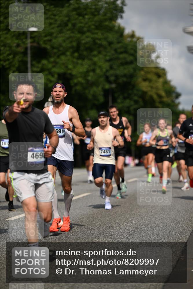 29.06.2025 - hella hamburg halbmarathon Dr. Thomas Lammeyer http://msf.ph/oto/8209997 29.06.2025 09:48:50 Kennedybrücke 57, 1686, 1707, 1990, 2689, 4050, 4129, 4679, 4698, 4749, 5187, 5826, 6358, 7481, 7723, 7880, 7965, 8190, 8883, 9634, 10017, 10876, 11120, 11413 meine-sportfotos.de