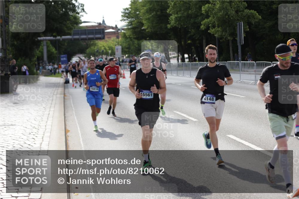 29.06.2025 - hella hamburg halbmarathon Jannik Wohlers http://msf.ph/oto/8210062 29.06.2025 09:49:00 Lombardsbrücke 2745, 2750, 2849, 2980, 3014, 3116, 4148, 4766, 5050, 5648, 5889, 6149, 6771, 7035, 7109, 11952, 12098, 13158, 13900, 14311, 14359, 14629, 14667, 14905, 15328, 15410, 15561, 15991, 16816, 17097, 17182, 17722, 18156, 18183, 18188, 18193 meine-sportfotos.de