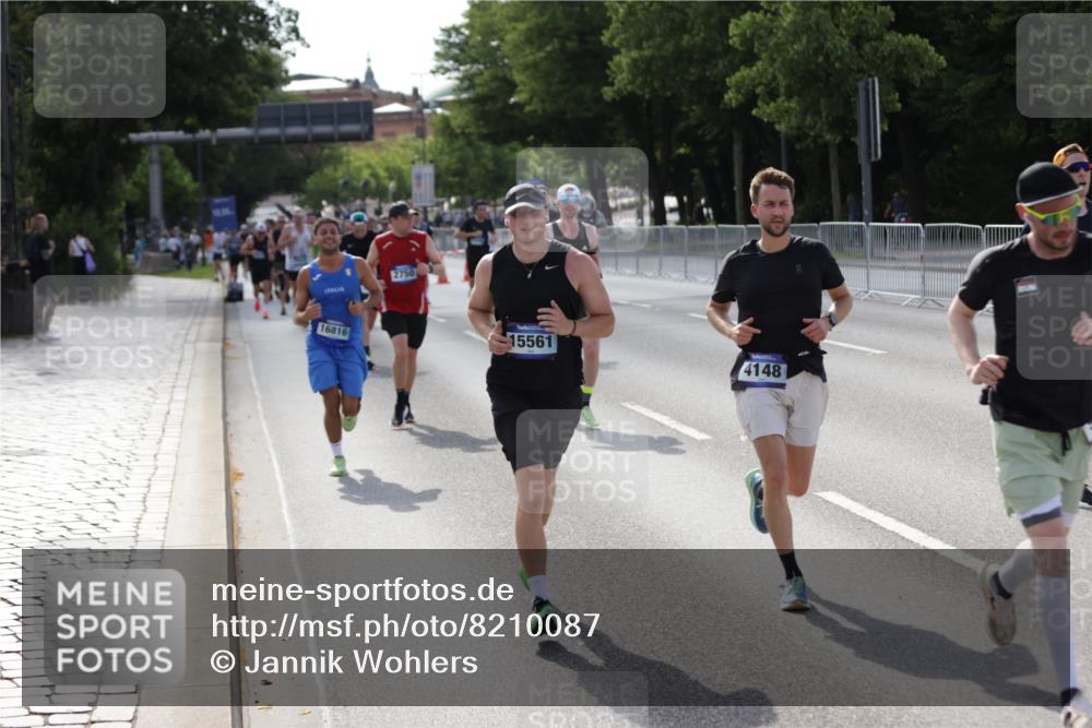29.06.2025 - hella hamburg halbmarathon Jannik Wohlers http://msf.ph/oto/8210087 29.06.2025 09:49:01 Lombardsbrücke 2745, 2750, 2849, 2980, 3014, 3116, 4148, 4766, 5050, 5648, 5889, 6149, 6771, 7035, 7109, 11952, 12098, 13158, 14311, 14359, 14629, 14667, 14905, 15328, 15410, 15561, 15991, 16816, 17182, 17722, 18156, 18183, 18188, 18193 meine-sportfotos.de