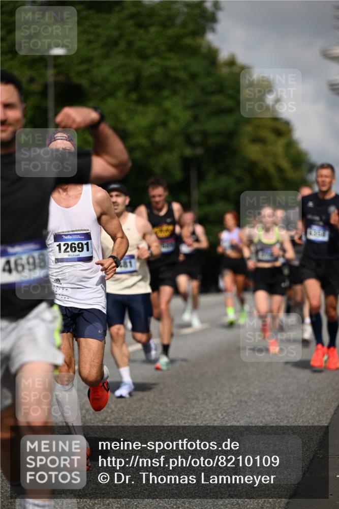 29.06.2025 - hella hamburg halbmarathon Dr. Thomas Lammeyer http://msf.ph/oto/8210109 29.06.2025 09:48:51 Kennedybrücke 57, 1686, 1707, 1990, 2689, 4050, 4129, 4679, 4698, 4749, 5187, 5826, 6358, 7481, 7723, 7880, 7965, 8190, 8883, 9634, 10017, 10876, 11120, 11413 meine-sportfotos.de