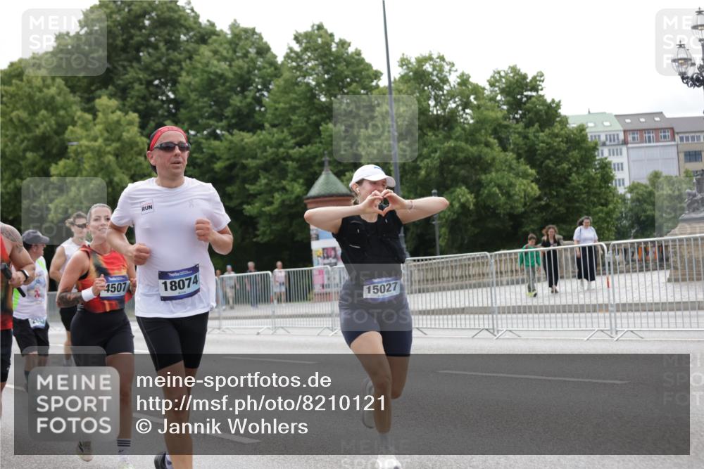 29.06.2025 - hella hamburg halbmarathon Jannik Wohlers http://msf.ph/oto/8210121 29.06.2025 10:26:22 Lombardsbrücke 1973, 2045, 2643, 4507, 4509, 6625, 7069, 8079, 9186, 11270, 11740, 12071, 15027, 15807, 15878, 16479, 16788, 17300, 17675, 18074, 18516, 18962, 18978 meine-sportfotos.de