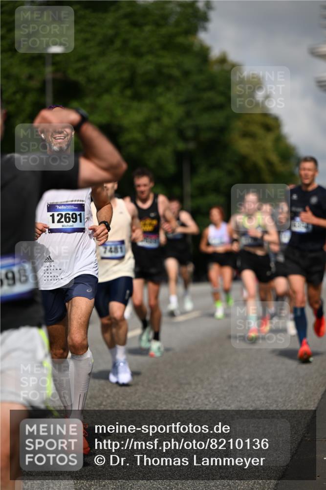 29.06.2025 - hella hamburg halbmarathon Dr. Thomas Lammeyer http://msf.ph/oto/8210136 29.06.2025 09:48:51 Kennedybrücke 57, 1686, 1707, 1990, 2689, 4050, 4129, 4679, 4698, 4749, 5187, 5826, 6358, 7481, 7723, 7880, 7965, 8190, 8883, 9634, 10017, 10876, 11120, 11413 meine-sportfotos.de