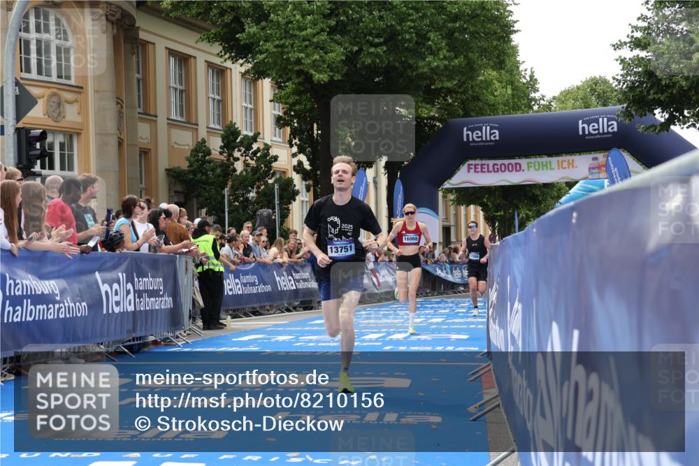 29.06.2025 - hella hamburg halbmarathon Strokosch-Dieckow http://msf.ph/oto/8210156 29.06.2025 10:22:02 Ziel 13751, 16068, 17886, 18693 meine-sportfotos.de