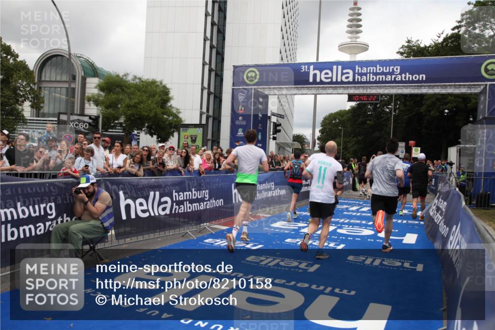 29.06.2025 - hella hamburg halbmarathon Michael Strokosch http://msf.ph/oto/8210158 29.06.2025 10:46:21 Ziel 1569, 1600, 2048, 2590, 3056, 4949, 6388, 6691, 8142, 9497, 10796, 11094, 14200, 14262, 17190, 18118, 18797 meine-sportfotos.de
