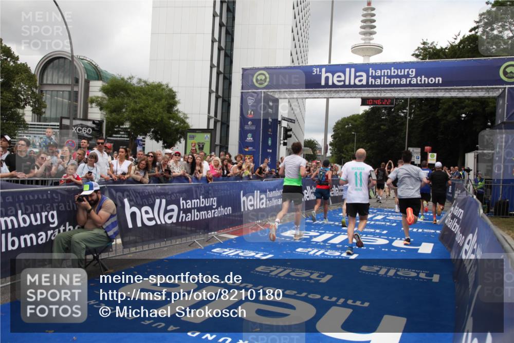 29.06.2025 - hella hamburg halbmarathon Michael Strokosch http://msf.ph/oto/8210180 29.06.2025 10:46:21 Ziel 1569, 1600, 2048, 2590, 3056, 4949, 6388, 6691, 8142, 9497, 10796, 11094, 14200, 14262, 17190, 18118, 18797 meine-sportfotos.de