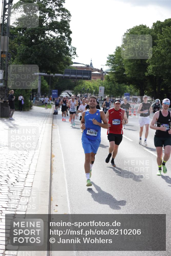 29.06.2025 - hella hamburg halbmarathon Jannik Wohlers http://msf.ph/oto/8210206 29.06.2025 09:49:02 Lombardsbrücke 2745, 2750, 2849, 2980, 3014, 3116, 4148, 4766, 5050, 5648, 5889, 6149, 6771, 7035, 7109, 11952, 12098, 13158, 14311, 14359, 14629, 14667, 14905, 15328, 15410, 15561, 15991, 16816, 17182, 17192, 17646, 17722, 18156, 18183, 18188, 18193, 18547 meine-sportfotos.de
