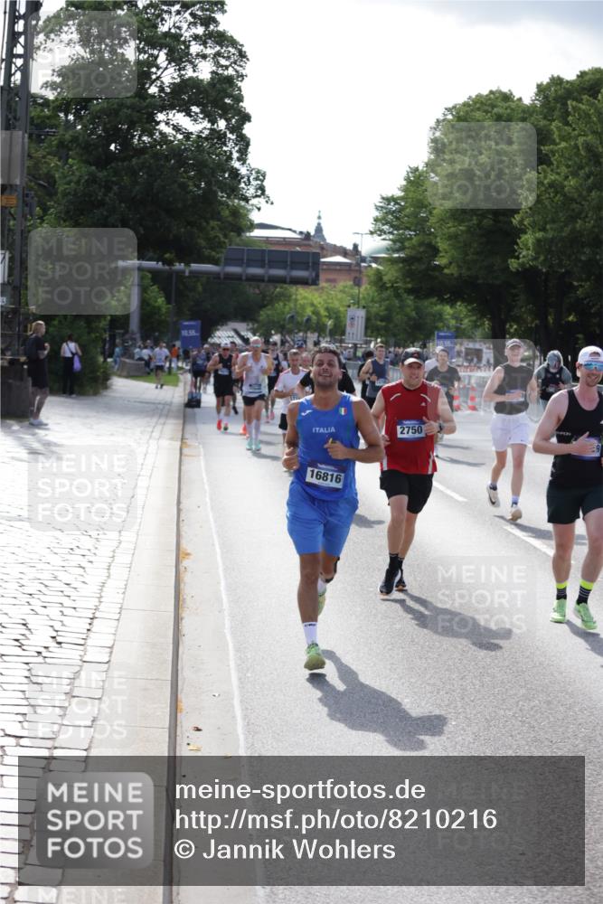 29.06.2025 - hella hamburg halbmarathon Jannik Wohlers http://msf.ph/oto/8210216 29.06.2025 09:49:02 Lombardsbrücke 2745, 2750, 2849, 2980, 3014, 3116, 4148, 4766, 5050, 5648, 5889, 6149, 6771, 7035, 7109, 11952, 12098, 13158, 14311, 14359, 14629, 14667, 14905, 15328, 15410, 15561, 15991, 16816, 17182, 17192, 17646, 17722, 18156, 18183, 18188, 18193, 18547 meine-sportfotos.de