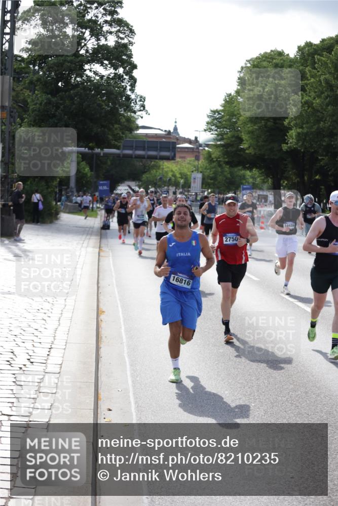 29.06.2025 - hella hamburg halbmarathon Jannik Wohlers http://msf.ph/oto/8210235 29.06.2025 09:49:02 Lombardsbrücke 2745, 2750, 2849, 2980, 3014, 3116, 4148, 4766, 5050, 5648, 5889, 6149, 6771, 7035, 7109, 11952, 12098, 13158, 14311, 14359, 14629, 14667, 14905, 15328, 15410, 15561, 15991, 16816, 17182, 17192, 17646, 17722, 18156, 18183, 18188, 18193, 18547 meine-sportfotos.de