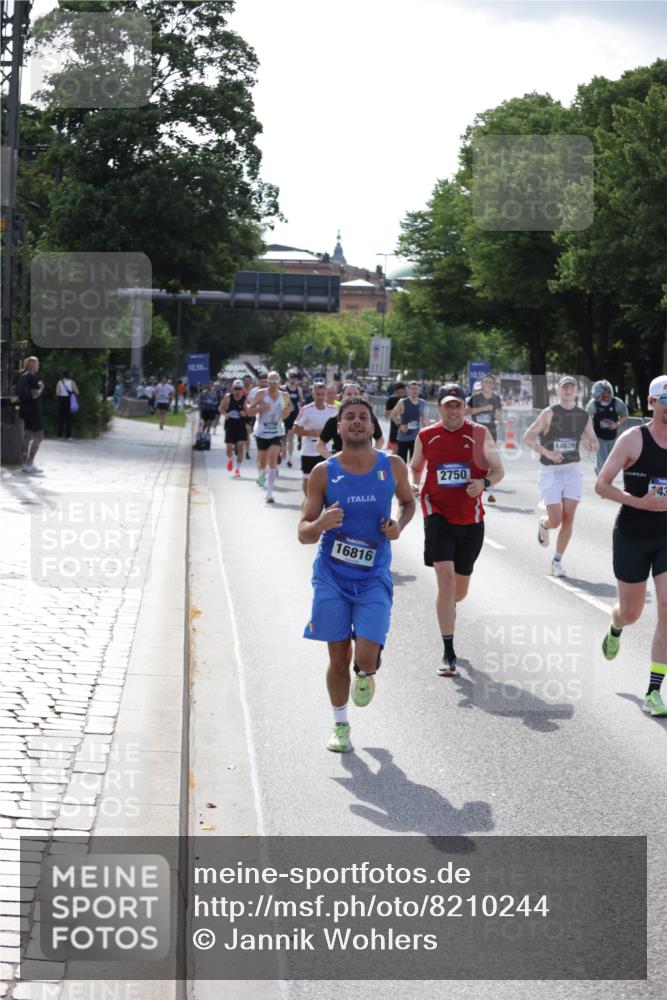 29.06.2025 - hella hamburg halbmarathon Jannik Wohlers http://msf.ph/oto/8210244 29.06.2025 09:49:02 Lombardsbrücke 2745, 2750, 2849, 2980, 3014, 3116, 4148, 4766, 5050, 5648, 5889, 6149, 6771, 7035, 7109, 11952, 12098, 13158, 14311, 14359, 14629, 14667, 14905, 15328, 15410, 15561, 15991, 16816, 17182, 17192, 17646, 17722, 18156, 18183, 18188, 18193, 18547 meine-sportfotos.de