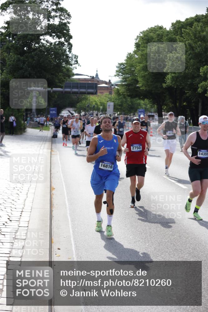 29.06.2025 - hella hamburg halbmarathon Jannik Wohlers http://msf.ph/oto/8210260 29.06.2025 09:49:02 Lombardsbrücke 2745, 2750, 2849, 2980, 3014, 3116, 4148, 4766, 5050, 5648, 5889, 6149, 6771, 7035, 7109, 11952, 12098, 13158, 14311, 14359, 14629, 14667, 14905, 15328, 15410, 15561, 15991, 16816, 17182, 17192, 17646, 17722, 18156, 18183, 18188, 18193, 18547 meine-sportfotos.de