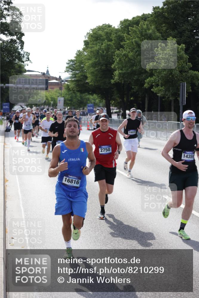 29.06.2025 - hella hamburg halbmarathon Jannik Wohlers http://msf.ph/oto/8210299 29.06.2025 09:49:03 Lombardsbrücke 2745, 2750, 2849, 2980, 3014, 3116, 4148, 4766, 5050, 5648, 6095, 6149, 6771, 7035, 7109, 11952, 12098, 13158, 14311, 14359, 14629, 14667, 14789, 15094, 15328, 15410, 15561, 15991, 16347, 16523, 16816, 16819, 17182, 17192, 17646, 17722, 18156, 18183, 18188, 18193, 18547 meine-sportfotos.de
