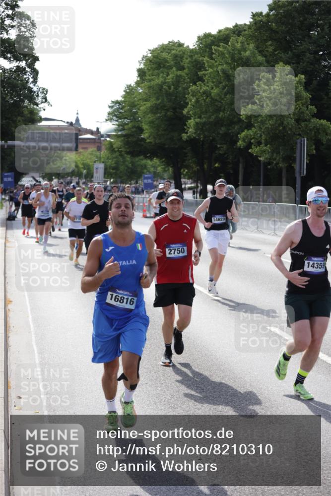 29.06.2025 - hella hamburg halbmarathon Jannik Wohlers http://msf.ph/oto/8210310 29.06.2025 09:49:03 Lombardsbrücke 2745, 2750, 2849, 2980, 3014, 3116, 4148, 4766, 5050, 5648, 6095, 6149, 6771, 7035, 7109, 11952, 12098, 13158, 14311, 14359, 14629, 14667, 14789, 15094, 15328, 15410, 15561, 15991, 16347, 16523, 16816, 16819, 17182, 17192, 17646, 17722, 18156, 18183, 18188, 18193, 18547 meine-sportfotos.de