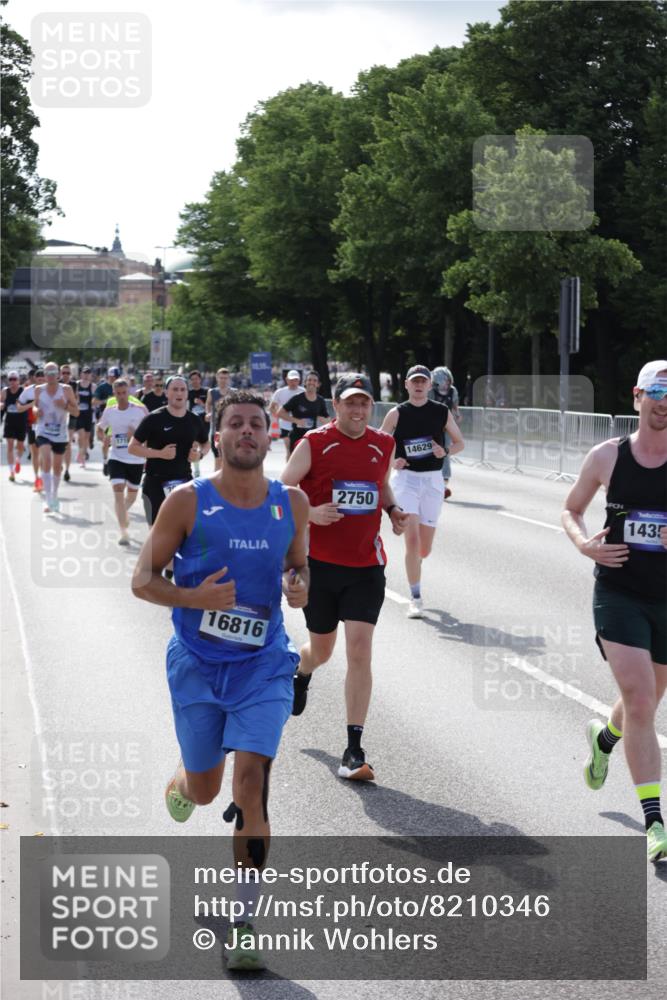 29.06.2025 - hella hamburg halbmarathon Jannik Wohlers http://msf.ph/oto/8210346 29.06.2025 09:49:03 Lombardsbrücke 2745, 2750, 2849, 2980, 3014, 3116, 4148, 4766, 5050, 5648, 6095, 6149, 6771, 7035, 7109, 11952, 12098, 13158, 14311, 14359, 14629, 14667, 14789, 15094, 15328, 15410, 15561, 15991, 16347, 16523, 16816, 16819, 17182, 17192, 17646, 17722, 18156, 18183, 18188, 18193, 18547 meine-sportfotos.de