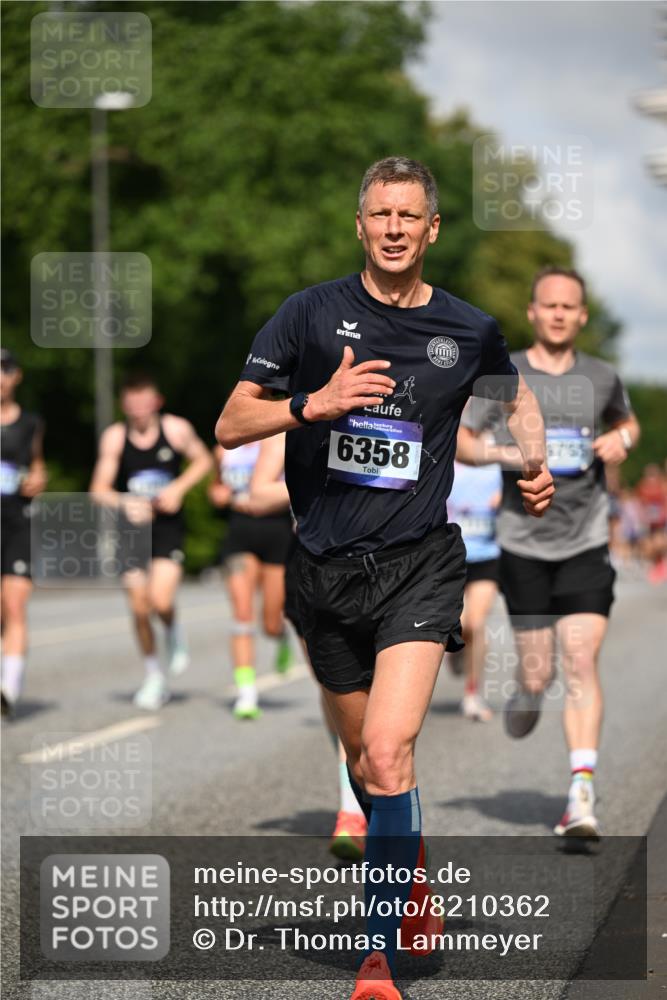 29.06.2025 - hella hamburg halbmarathon Dr. Thomas Lammeyer http://msf.ph/oto/8210362 29.06.2025 09:48:54 Kennedybrücke 57, 1686, 1707, 1990, 2689, 4050, 4129, 4679, 4698, 4749, 5187, 5550, 5826, 6358, 6878, 7481, 7723, 7880, 7965, 8190, 9634, 10017, 10876, 11120 meine-sportfotos.de