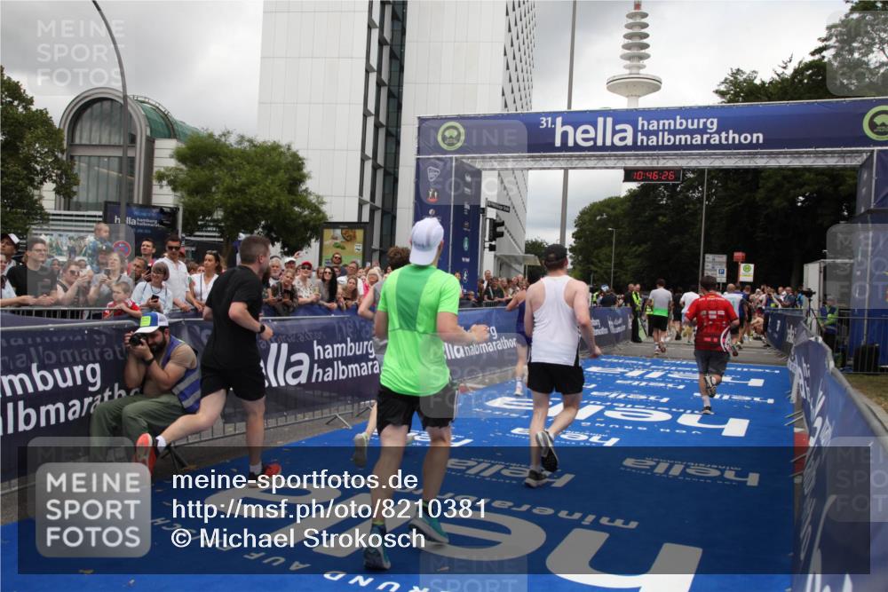 29.06.2025 - hella hamburg halbmarathon Michael Strokosch http://msf.ph/oto/8210381 29.06.2025 10:46:25 Ziel 1600, 2222, 2842, 3056, 6421, 6691, 7335, 8142, 9497, 11185, 11773, 12171, 12651, 13698, 14045, 14200, 14262, 16127, 18118, 18211, 18637 meine-sportfotos.de