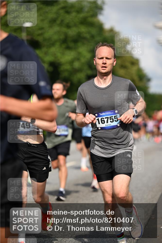 29.06.2025 - hella hamburg halbmarathon Dr. Thomas Lammeyer http://msf.ph/oto/8210407 29.06.2025 09:48:55 Kennedybrücke 57, 1686, 1707, 1990, 2689, 4129, 4679, 4698, 4749, 5187, 5550, 5826, 6358, 6878, 7186, 7481, 7723, 7880, 7965, 8190, 9634, 10017, 10484, 10876, 11120 meine-sportfotos.de