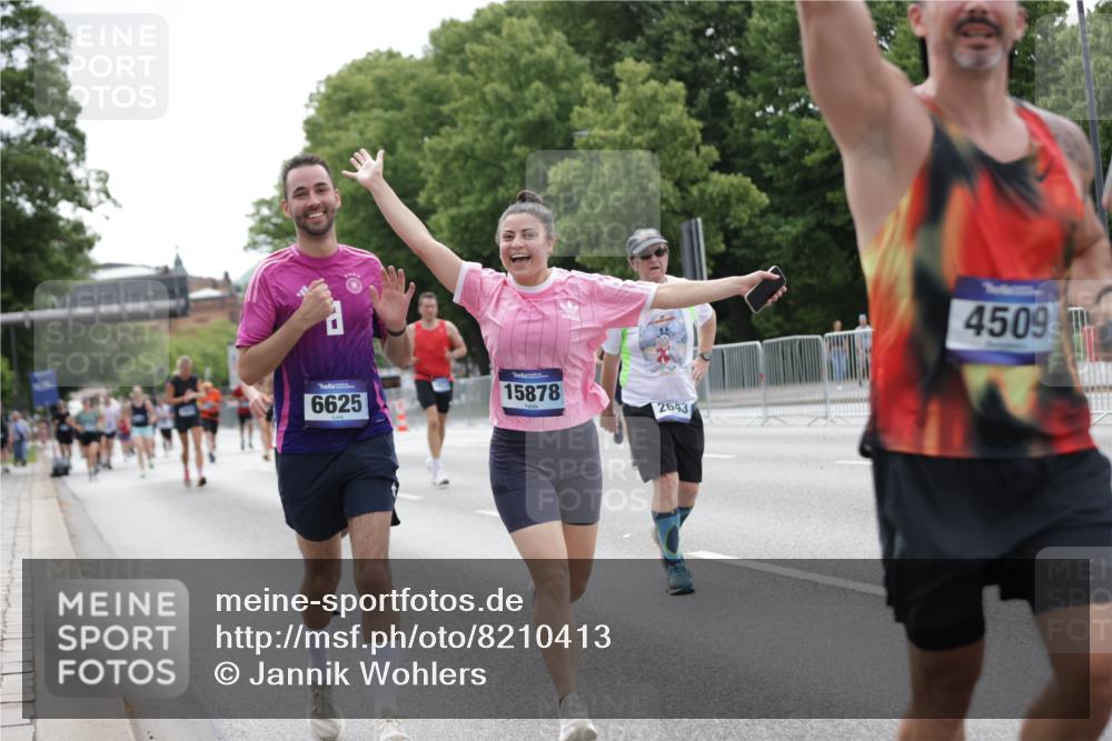 29.06.2025 - hella hamburg halbmarathon Jannik Wohlers http://msf.ph/oto/8210413 29.06.2025 10:26:23 Lombardsbrücke 1973, 2045, 2643, 4507, 4509, 6625, 7069, 8079, 9186, 11270, 11740, 12071, 15027, 15878, 16479, 16788, 17300, 17675, 18074, 18516, 18962, 18978 meine-sportfotos.de