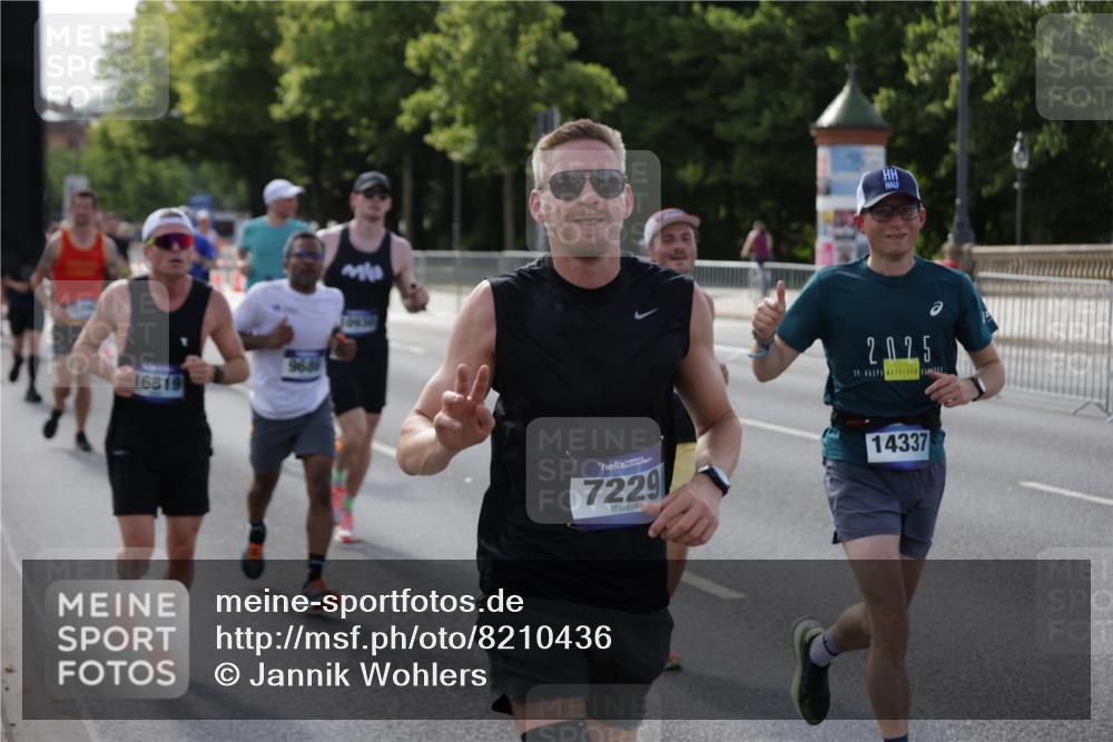 29.06.2025 - hella hamburg halbmarathon Jannik Wohlers http://msf.ph/oto/8210436 29.06.2025 09:49:11 Lombardsbrücke 1343, 1445, 2750, 2980, 3014, 3136, 3282, 4148, 4425, 4766, 6095, 7035, 7229, 8370, 8465, 9296, 9686, 9914, 10930, 13800, 14359, 14629, 14667, 14789, 15094, 15095, 15328, 15561, 15991, 16347, 16523, 16816, 16819, 17182, 17192, 17360, 17646, 18183, 18188, 18285, 18547 meine-sportfotos.de