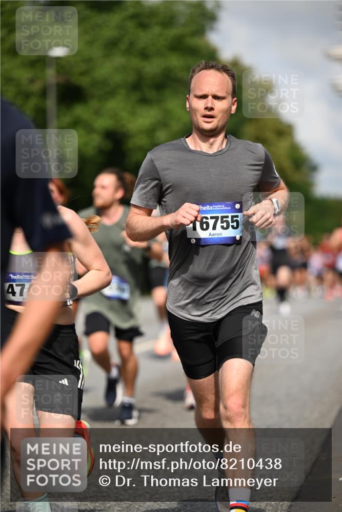 29.06.2025 - hella hamburg halbmarathon Dr. Thomas Lammeyer http://msf.ph/oto/8210438 29.06.2025 09:48:55 Kennedybrücke 57, 1686, 1707, 1990, 2689, 4129, 4679, 4698, 4749, 5187, 5550, 5826, 6358, 6878, 7186, 7481, 7723, 7880, 7965, 8190, 9634, 10017, 10484, 10876, 11120 meine-sportfotos.de