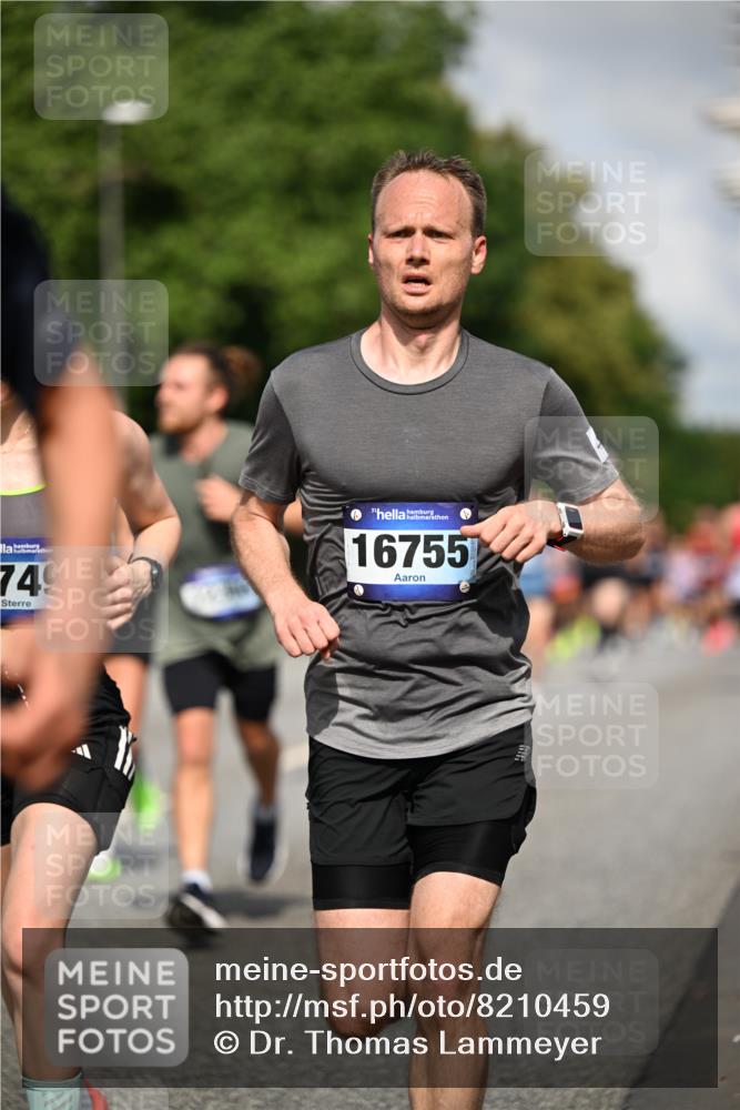 29.06.2025 - hella hamburg halbmarathon Dr. Thomas Lammeyer http://msf.ph/oto/8210459 29.06.2025 09:48:55 Kennedybrücke 57, 1686, 1707, 1990, 2689, 4129, 4679, 4698, 4749, 5187, 5550, 5826, 6358, 6878, 7186, 7481, 7723, 7880, 7965, 8190, 9634, 10017, 10484, 10876, 11120 meine-sportfotos.de