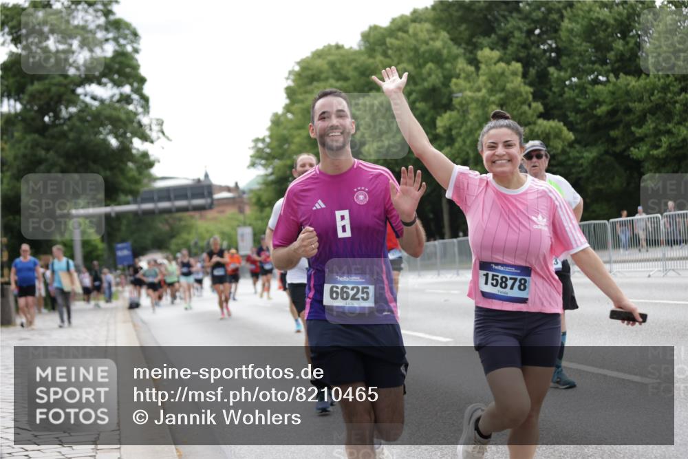 29.06.2025 - hella hamburg halbmarathon Jannik Wohlers http://msf.ph/oto/8210465 29.06.2025 10:26:24 Lombardsbrücke 1973, 2045, 2643, 4507, 4509, 6625, 7069, 8079, 9186, 11270, 11740, 12071, 15027, 15878, 16479, 16788, 17300, 17675, 18074, 18516, 18962, 18978 meine-sportfotos.de