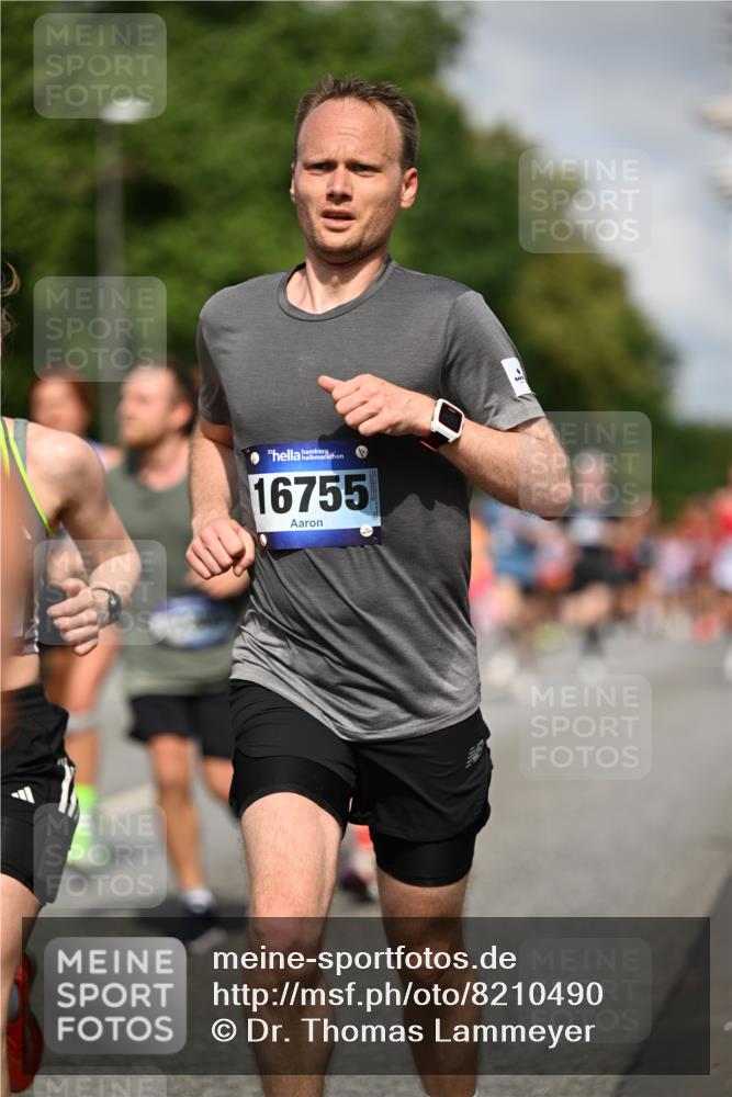29.06.2025 - hella hamburg halbmarathon Dr. Thomas Lammeyer http://msf.ph/oto/8210490 29.06.2025 09:48:55 Kennedybrücke 57, 1686, 1707, 1990, 2689, 4129, 4679, 4698, 4749, 5187, 5550, 5826, 6358, 6878, 7186, 7481, 7723, 7880, 7965, 8190, 9634, 10017, 10484, 10876, 11120 meine-sportfotos.de