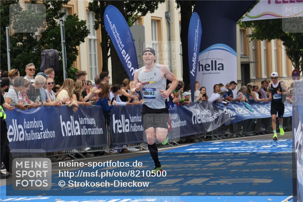 29.06.2025 - hella hamburg halbmarathon Strokosch-Dieckow http://msf.ph/oto/8210500 29.06.2025 10:22:08 Ziel 10650, 16068, 17886, 18693 meine-sportfotos.de