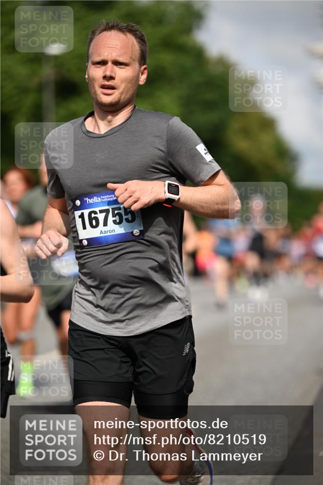 29.06.2025 - hella hamburg halbmarathon Dr. Thomas Lammeyer http://msf.ph/oto/8210519 29.06.2025 09:48:55 Kennedybrücke 57, 1686, 1707, 1990, 2689, 4129, 4679, 4698, 4749, 5187, 5550, 5826, 6358, 6878, 7186, 7481, 7723, 7880, 7965, 8190, 9634, 10017, 10484, 10876, 11120 meine-sportfotos.de