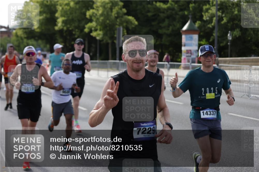 29.06.2025 - hella hamburg halbmarathon Jannik Wohlers http://msf.ph/oto/8210535 29.06.2025 09:49:11 Lombardsbrücke 1343, 1445, 2750, 2980, 3014, 3136, 3282, 4148, 4425, 4766, 6095, 7035, 7229, 8370, 8465, 9296, 9686, 9914, 10930, 13800, 14359, 14629, 14667, 14789, 15094, 15095, 15328, 15561, 15991, 16347, 16523, 16816, 16819, 17182, 17192, 17360, 17646, 18183, 18188, 18285, 18547 meine-sportfotos.de