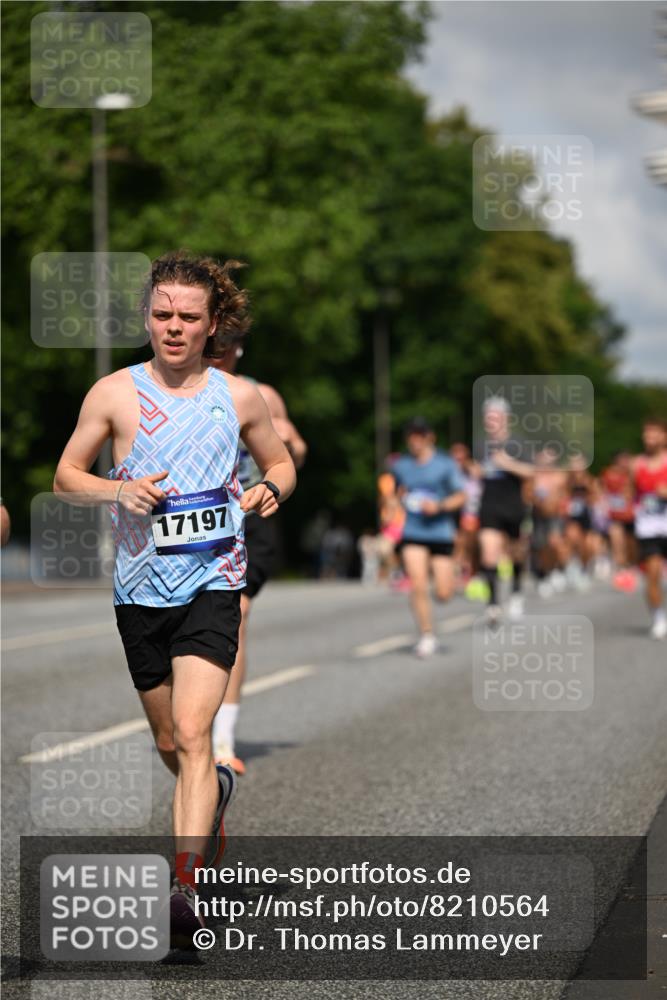 29.06.2025 - hella hamburg halbmarathon Dr. Thomas Lammeyer http://msf.ph/oto/8210564 29.06.2025 09:48:56 Kennedybrücke 57, 1686, 1707, 1990, 2689, 4129, 4679, 4698, 4749, 5187, 5550, 5826, 6358, 6878, 7186, 7481, 7723, 7880, 7965, 8190, 9634, 10017, 10484, 10876, 11120 meine-sportfotos.de