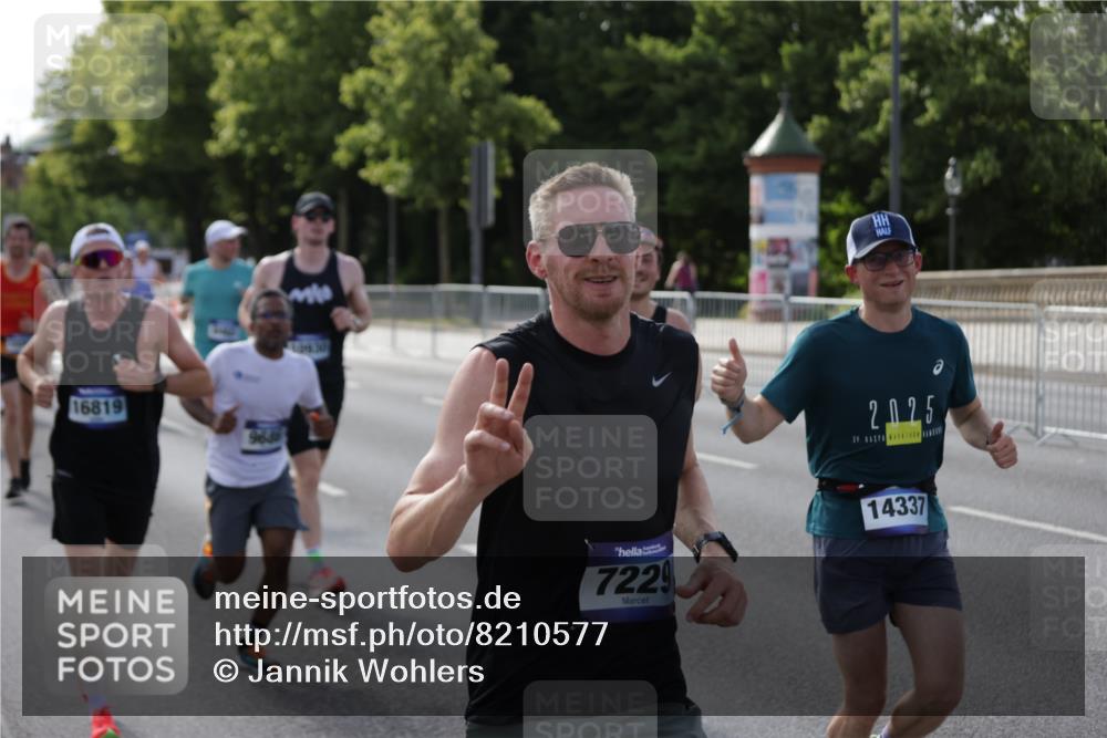 29.06.2025 - hella hamburg halbmarathon Jannik Wohlers http://msf.ph/oto/8210577 29.06.2025 09:49:11 Lombardsbrücke 1343, 1445, 2750, 2980, 3014, 3136, 3282, 4148, 4425, 4766, 6095, 7035, 7229, 8370, 8465, 9296, 9686, 9914, 10930, 13800, 14359, 14629, 14667, 14789, 15094, 15095, 15328, 15561, 15991, 16347, 16523, 16816, 16819, 17182, 17192, 17360, 17646, 18183, 18188, 18285, 18547 meine-sportfotos.de