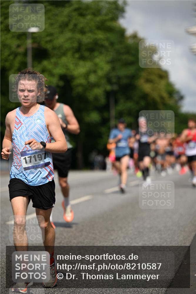 29.06.2025 - hella hamburg halbmarathon Dr. Thomas Lammeyer http://msf.ph/oto/8210587 29.06.2025 09:48:56 Kennedybrücke 57, 1686, 1707, 1990, 2689, 4129, 4679, 4698, 4749, 5187, 5550, 5826, 6358, 6878, 7186, 7481, 7723, 7880, 7965, 8190, 9634, 10017, 10484, 10876, 11120 meine-sportfotos.de