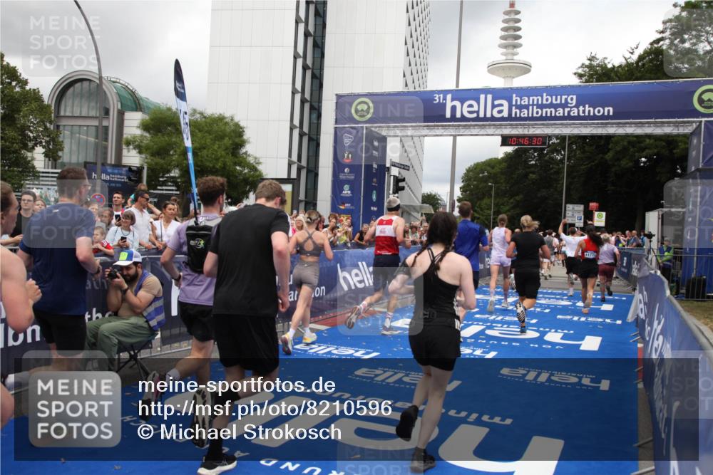 29.06.2025 - hella hamburg halbmarathon Michael Strokosch http://msf.ph/oto/8210596 29.06.2025 10:46:29 Ziel 1600, 2222, 2842, 4237, 6421, 6691, 6978, 7335, 8142, 8981, 9786, 11185, 11773, 12171, 12651, 12891, 13698, 14045, 14228, 14482, 15157, 16127, 18118, 18211, 18637, 19209 meine-sportfotos.de