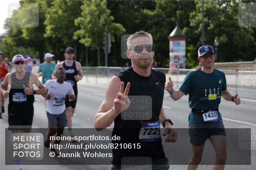 29.06.2025 - hella hamburg halbmarathon Jannik Wohlers http://msf.ph/oto/8210615 29.06.2025 09:49:12 Lombardsbrücke 1343, 1445, 2750, 2980, 3014, 3136, 3282, 4148, 4303, 4425, 4766, 6095, 7035, 7229, 8370, 8465, 9296, 9686, 9914, 10930, 13800, 14359, 14629, 14667, 14688, 14789, 15094, 15095, 15328, 15561, 16347, 16523, 16816, 16819, 17182, 17192, 17360, 17646, 18183, 18285, 18547 meine-sportfotos.de