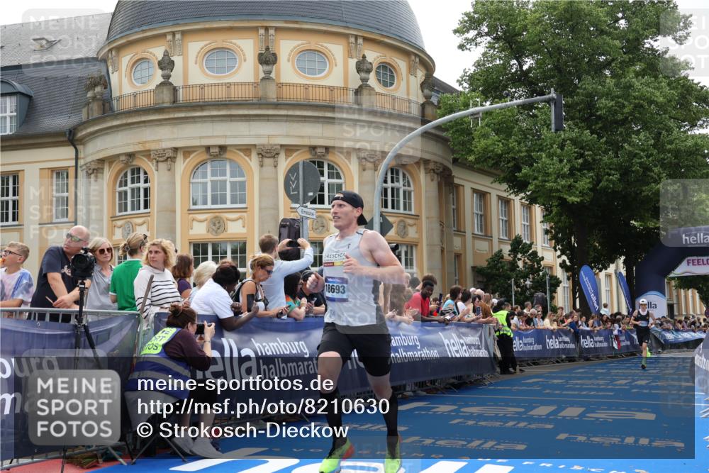 29.06.2025 - hella hamburg halbmarathon Strokosch-Dieckow http://msf.ph/oto/8210630 29.06.2025 10:22:11 Ziel 10650, 18693 meine-sportfotos.de