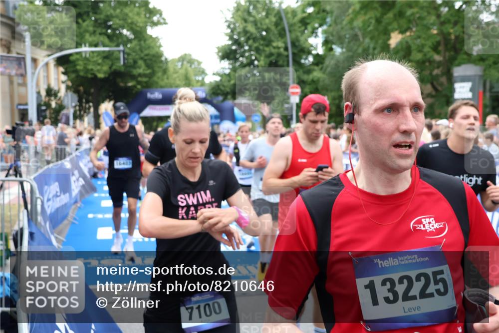 29.06.2025 - hella hamburg halbmarathon Zöllner http://msf.ph/oto/8210646 29.06.2025 10:50:10 Ziel 1216, 1321, 1507, 2020, 3296, 3562, 7176, 8313, 9031, 9303, 9965, 12203, 12235, 13282, 14257, 16403, 18228, 18657, 18658, 18884 meine-sportfotos.de