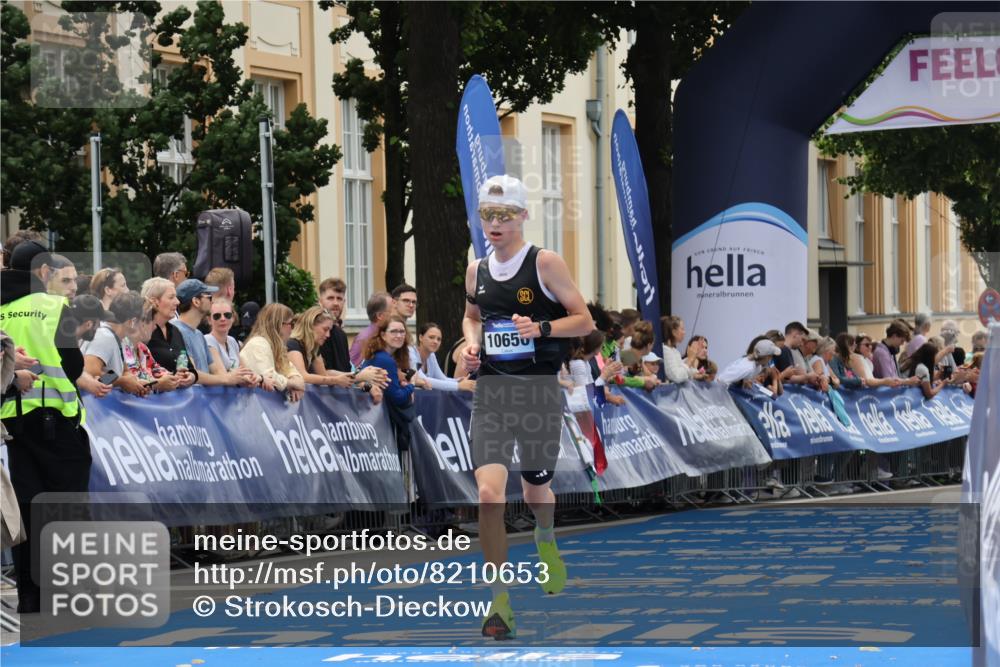 29.06.2025 - hella hamburg halbmarathon Strokosch-Dieckow http://msf.ph/oto/8210653 29.06.2025 10:22:13 Ziel 10650, 18693 meine-sportfotos.de