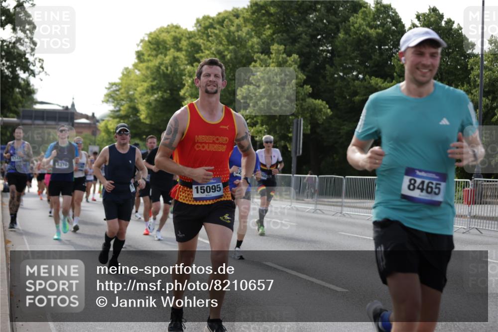 29.06.2025 - hella hamburg halbmarathon Jannik Wohlers http://msf.ph/oto/8210657 29.06.2025 09:49:14 Lombardsbrücke 1343, 1445, 2324, 2573, 2750, 3136, 3282, 4148, 4303, 4425, 6095, 7035, 7229, 8370, 8465, 9264, 9265, 9296, 9686, 9914, 10930, 13800, 14359, 14374, 14629, 14667, 14688, 14789, 15094, 15095, 15561, 16347, 16399, 16523, 16816, 16819, 17182, 17192, 17360, 17646, 18183, 18285, 18547, 18761 meine-sportfotos.de