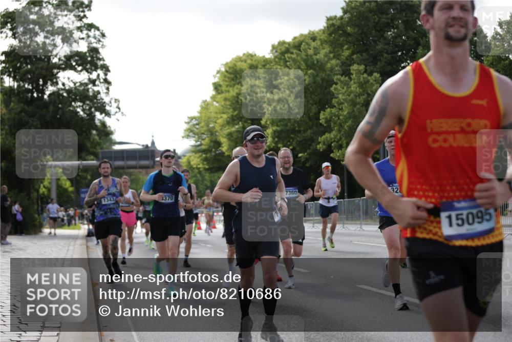 29.06.2025 - hella hamburg halbmarathon Jannik Wohlers http://msf.ph/oto/8210686 29.06.2025 09:49:15 Lombardsbrücke 1343, 1445, 2324, 2573, 2750, 3136, 3282, 4148, 4303, 4425, 6095, 7035, 7229, 8370, 8465, 9264, 9265, 9296, 9686, 9914, 10930, 13800, 14204, 14359, 14374, 14629, 14688, 14789, 15013, 15094, 15095, 15561, 16347, 16399, 16523, 16816, 16819, 17182, 17192, 17360, 17646, 18183, 18285, 18547, 18761 meine-sportfotos.de