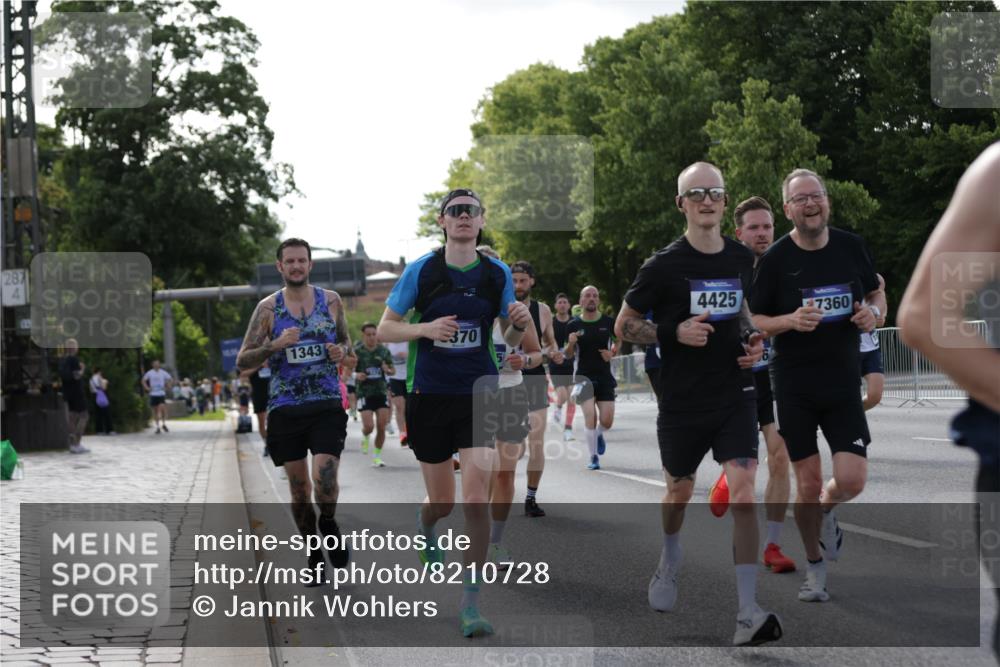 29.06.2025 - hella hamburg halbmarathon Jannik Wohlers http://msf.ph/oto/8210728 29.06.2025 09:49:17 Lombardsbrücke 1343, 1445, 1975, 2324, 2573, 2750, 2949, 3136, 3282, 4303, 4425, 6095, 7035, 7229, 8370, 8465, 9264, 9265, 9296, 9686, 9914, 10680, 10930, 11765, 12839, 13141, 13800, 14204, 14359, 14374, 14629, 14688, 14789, 15013, 15094, 15095, 15255, 15561, 16347, 16399, 16523, 16816, 16819, 17182, 17192, 17360, 17646, 18183, 18285, 18547, 18761 meine-sportfotos.de